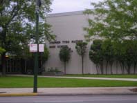 Mather High School, где проходят большинство русских концертов в Чикаго